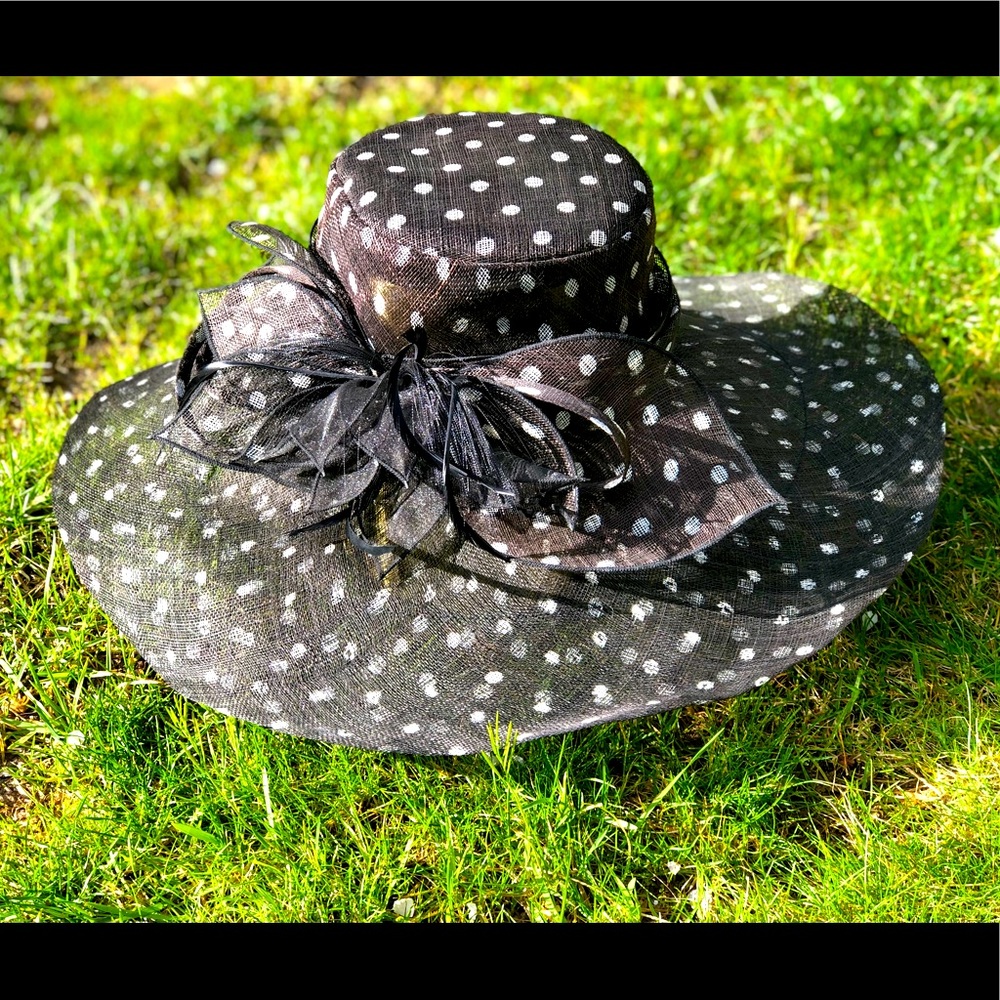 Women’s Black Polka Dot Wide-Brim Sun Hat with Decorative Bow